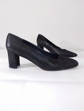 Stuart Weitzman Black Textured Leather Pumps Size 9B